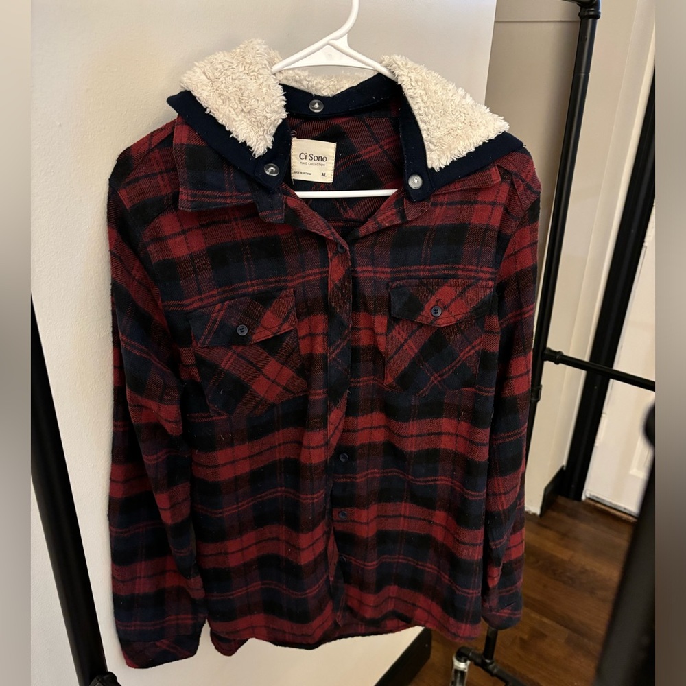 Button up with a detachable hood. Ci Sono plaid collection